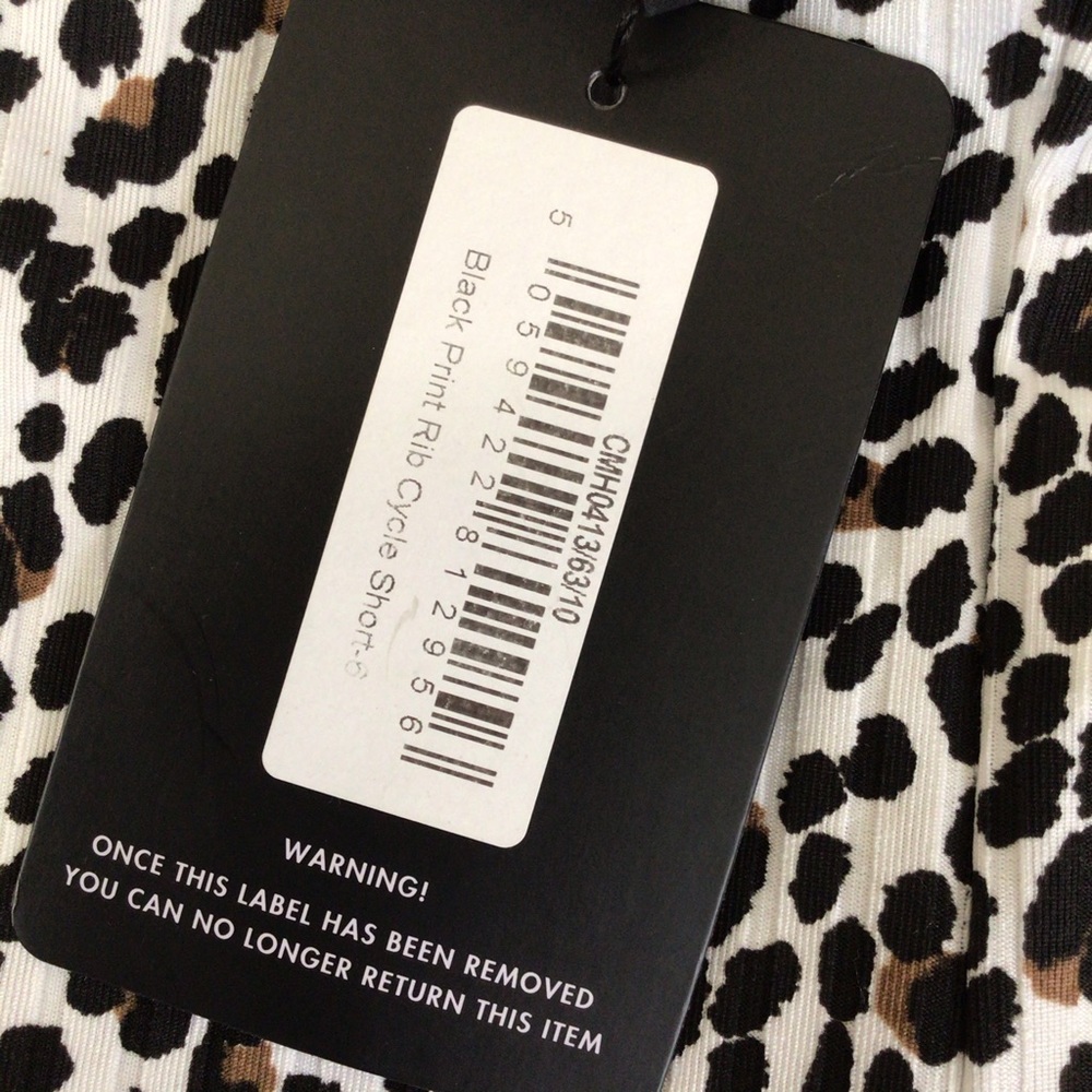 PrettyLittleThing Leopard Rib cycle shorts - Picture 5 of 8